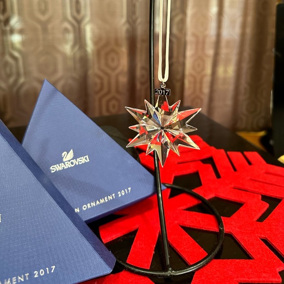 COPY - Swarovski 2017 Annual Ornament - Picture 3 of 4